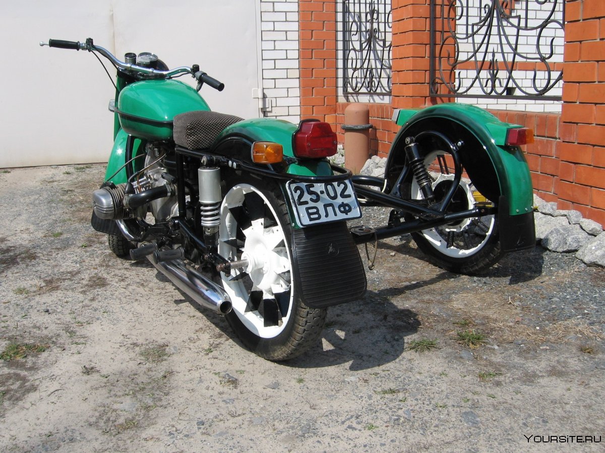 Черный Урал с коляской 1970