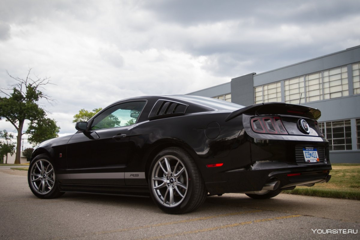 Ford Mustang 2013 черный