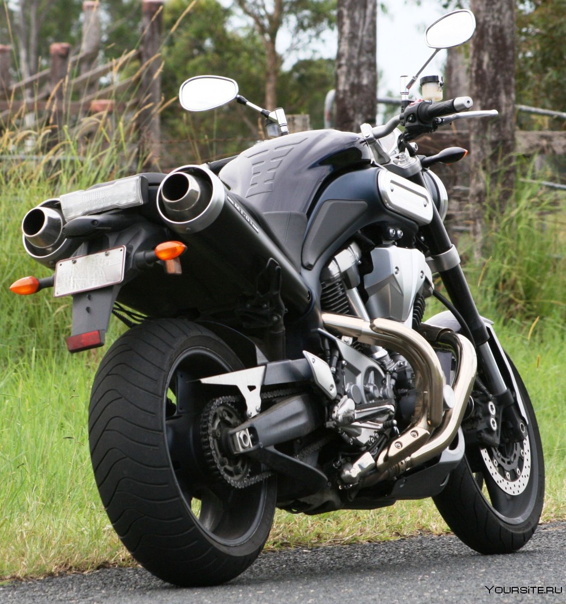 Мотоцикл МТ 01 Ямаха
