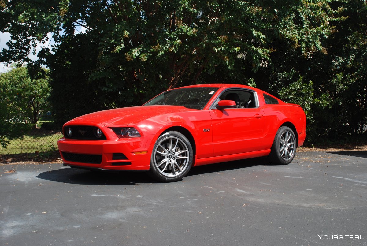 Ford Mustang 2011 красная