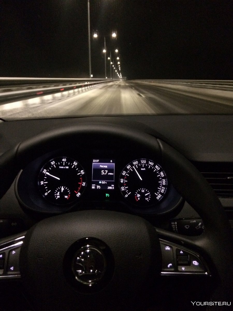 BMW f10 ночь спидометр руль