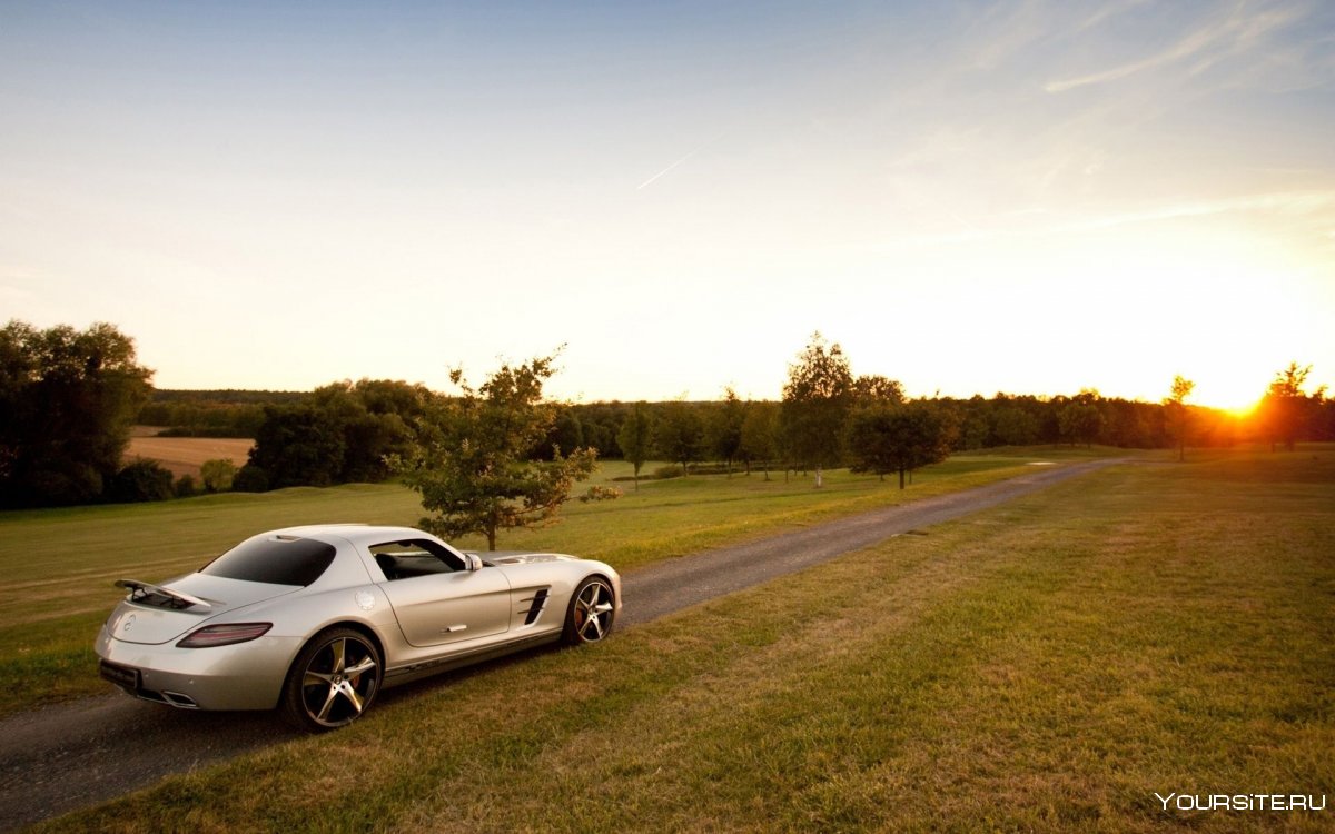 Мерседес SLS AMG В закате