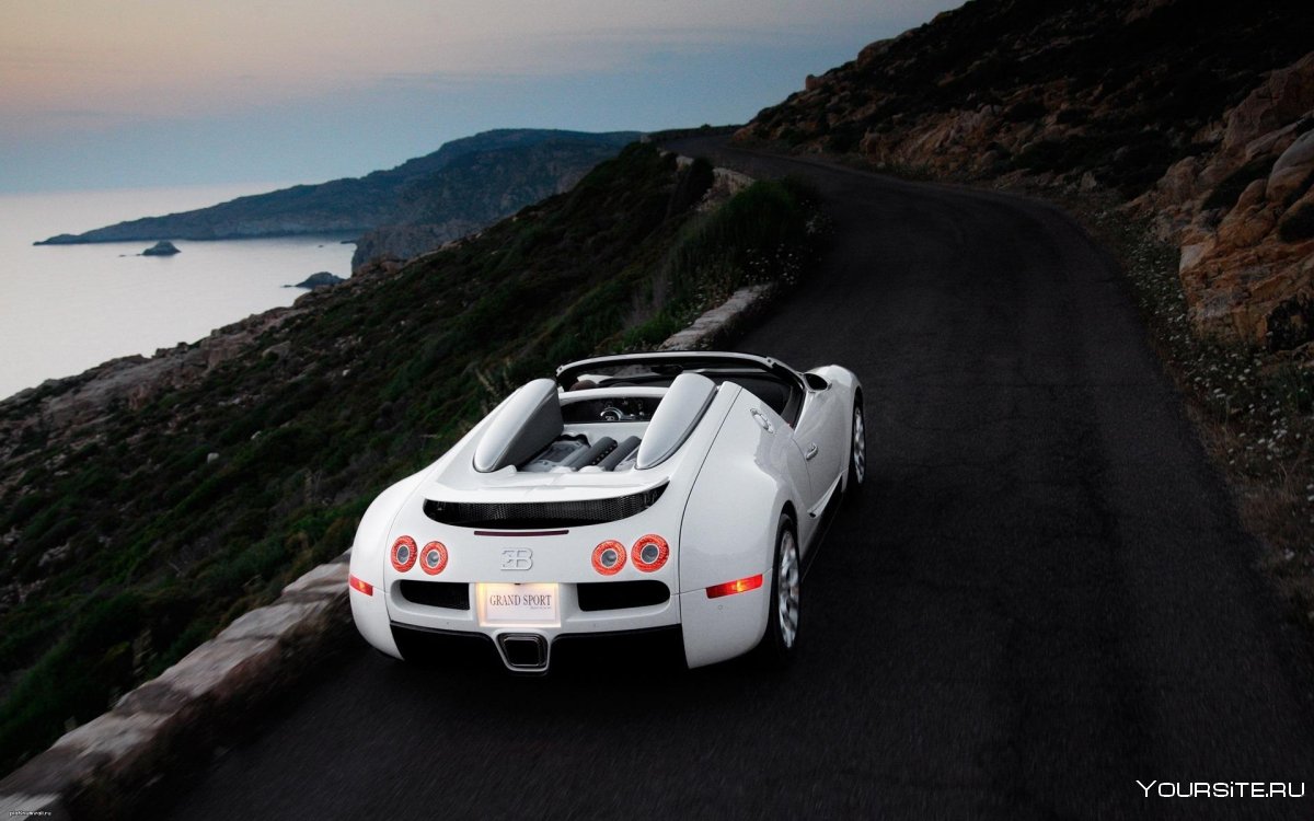 Bugatti Veyron на дороге