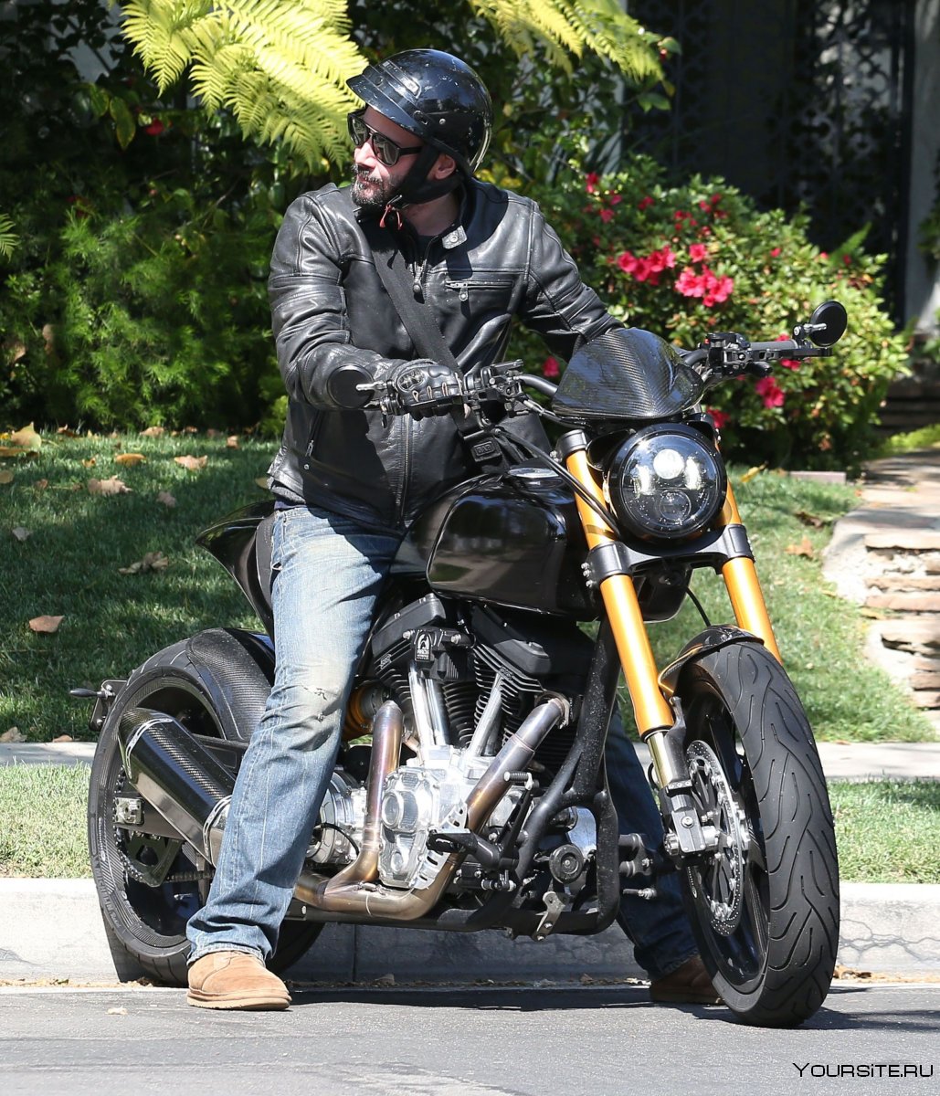 Киану Ривз на мотоцикле фото