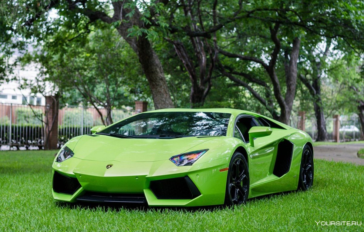 Зеленая Lamborghini Aventador LP 700