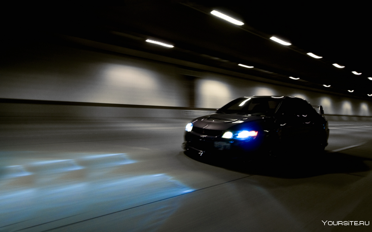 Mitsubishi Lancer черная ночью