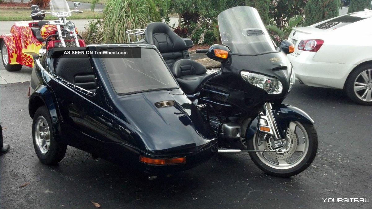 Мотоцикл Honda Gold Wing с коляской