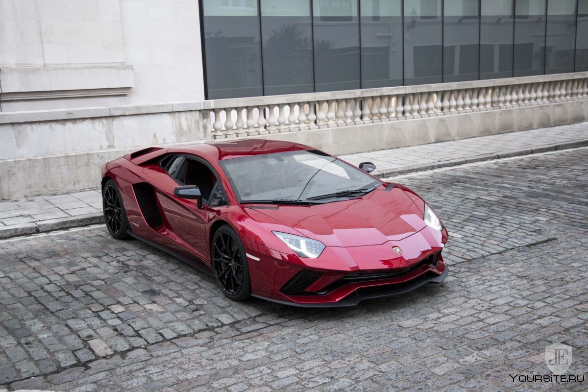Lamborghini Aventador s красный