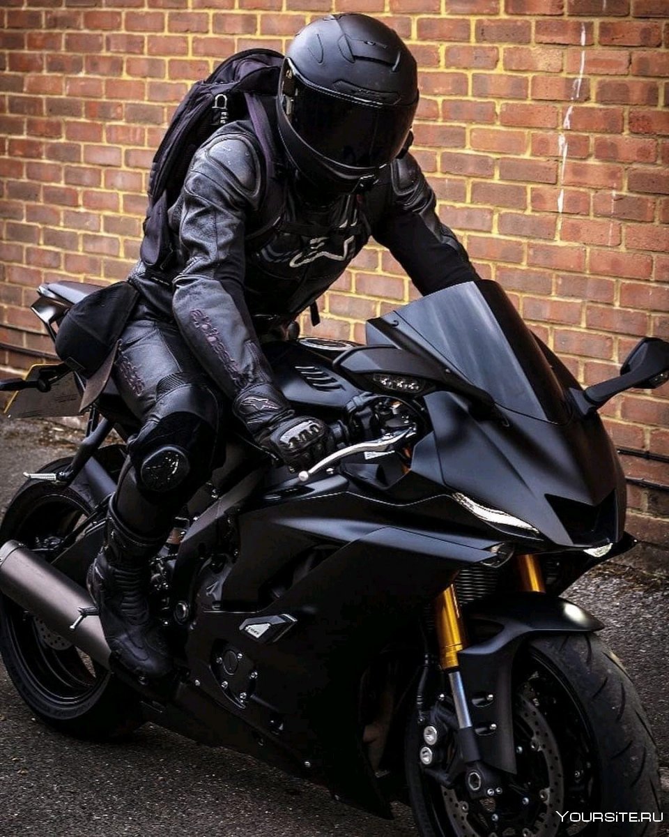 Yamaha r6 черный с мотогонщиком
