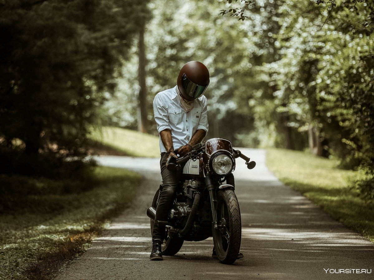 Фотосессии с мотоциклом на дороге