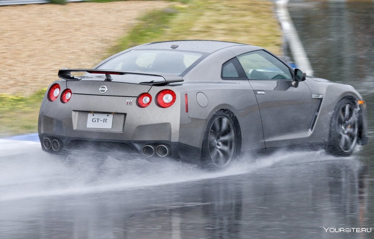 Nissan GTR Rain
