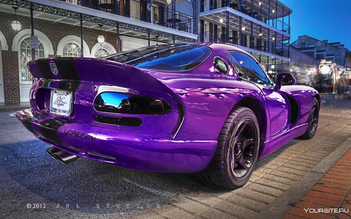 Фиолетовый Додж Вайпер
