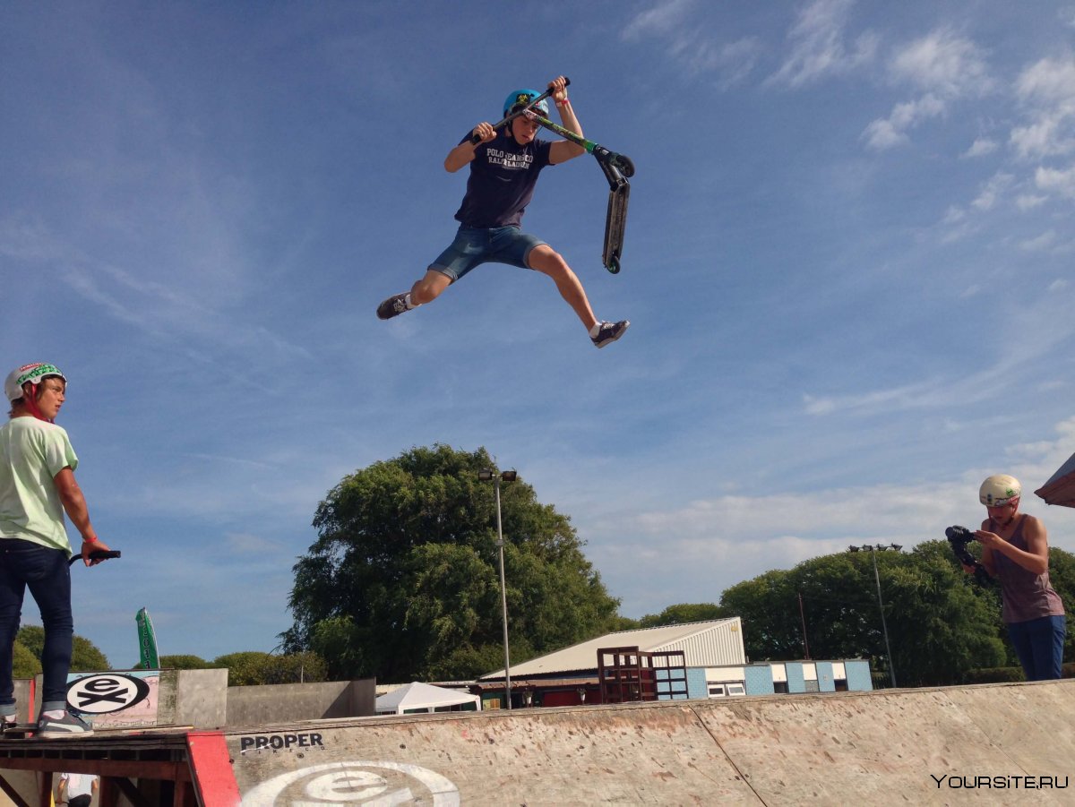 Трюки на трюковом самокате