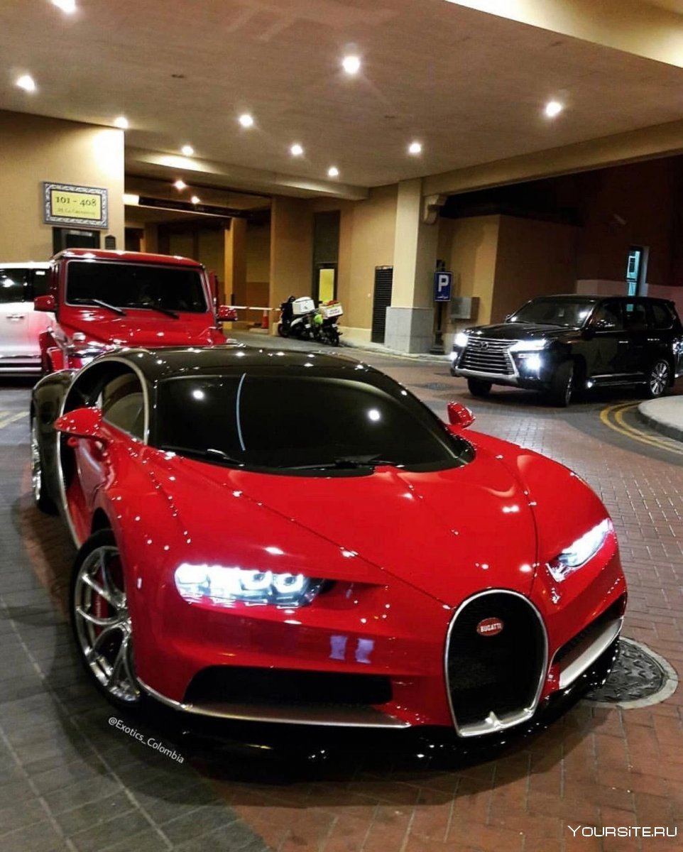 Bugatti Chiron красный