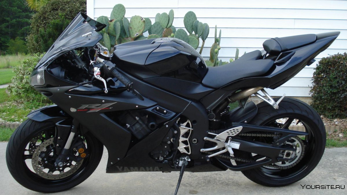 Yamaha черный мотоцикл