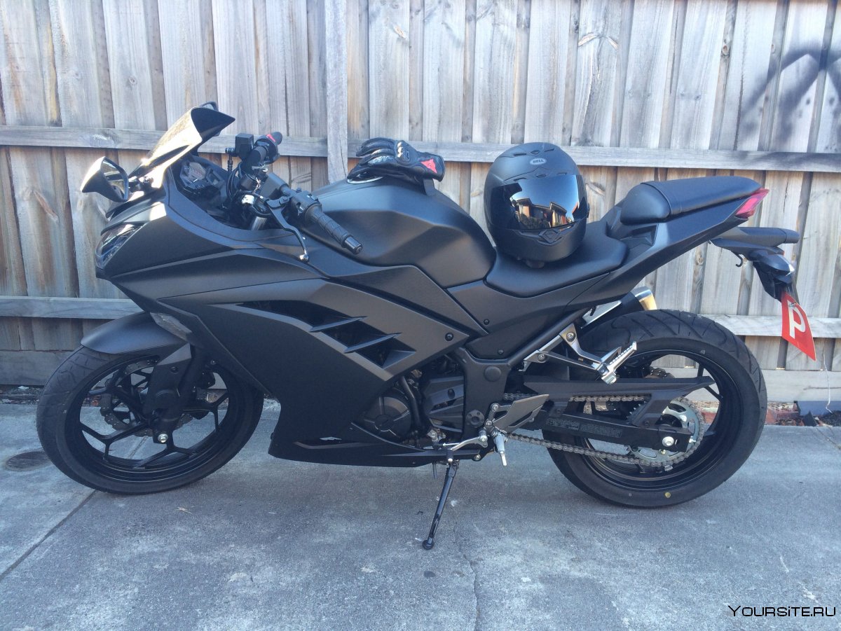 Мотоцикл Kawasaki Ninja 300 чёрный