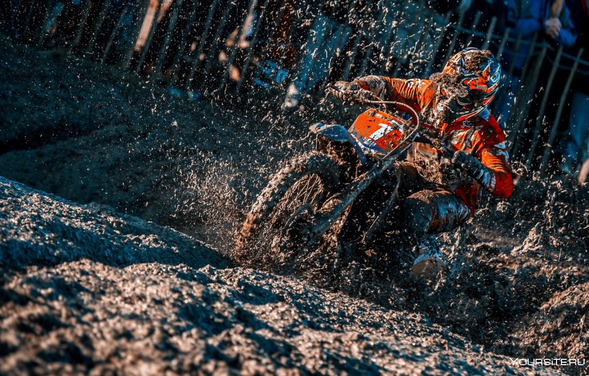 Гонки по грязи на мотоциклах