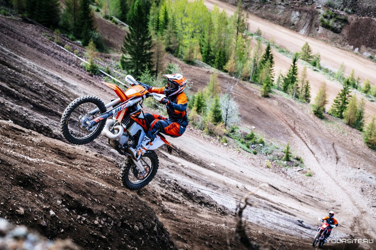 KTM Enduro 250 в горах