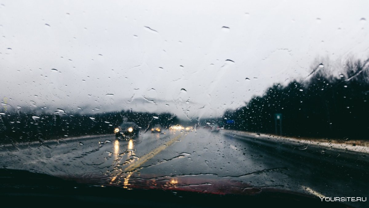 Дождливая дорога из машины