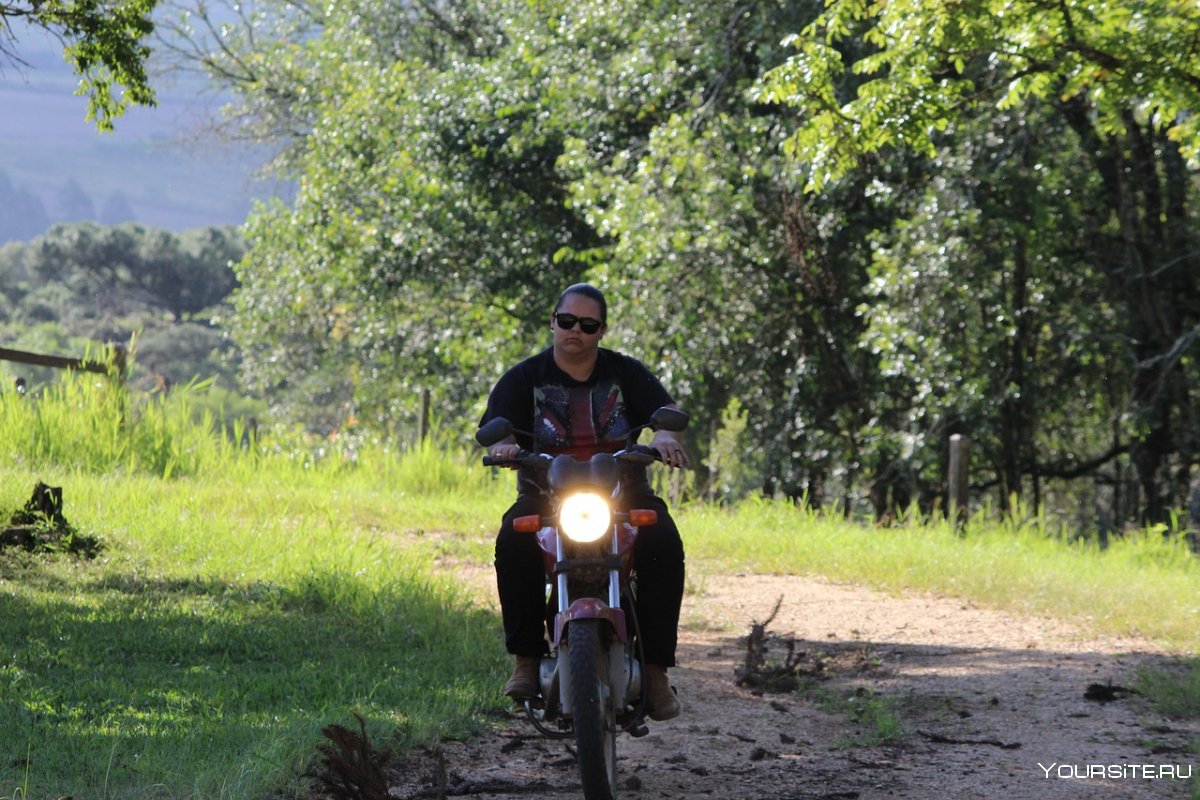 мотоцикл в деревне фото