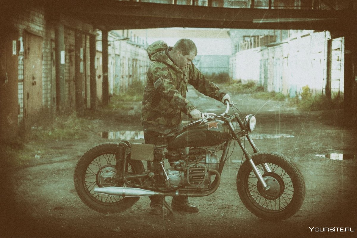 Мотоциклист на Старом Минске
