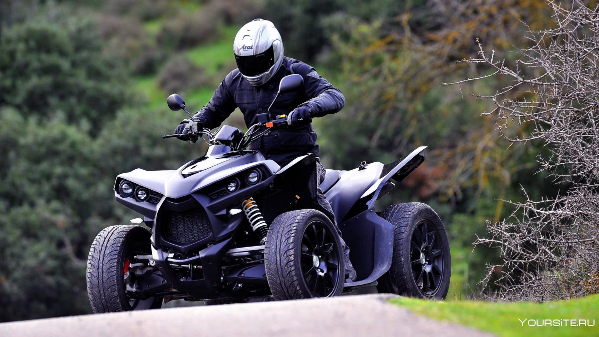 Квадроцикл с мотоциклетной посадкой