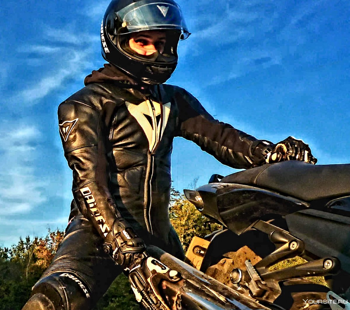 Денис Денисов мотоцикл
