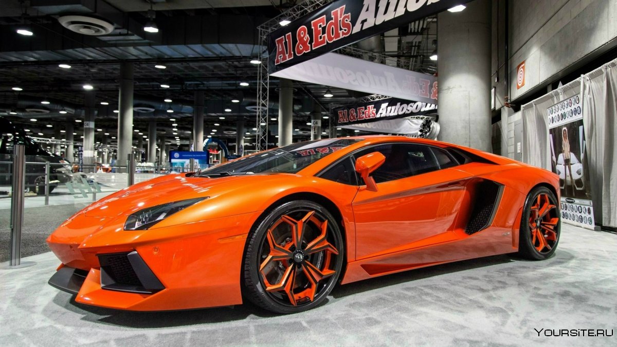 Оранжевого спорткара Lamborghini Aventador LP 700-4
