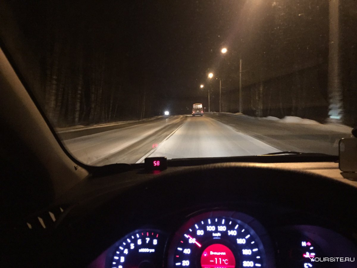 Volvo xc90 на ночной трассе