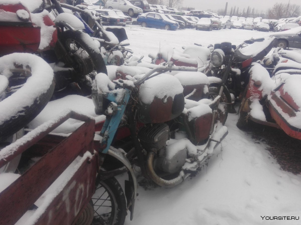 Советские мотоциклы на штрафстоянке
