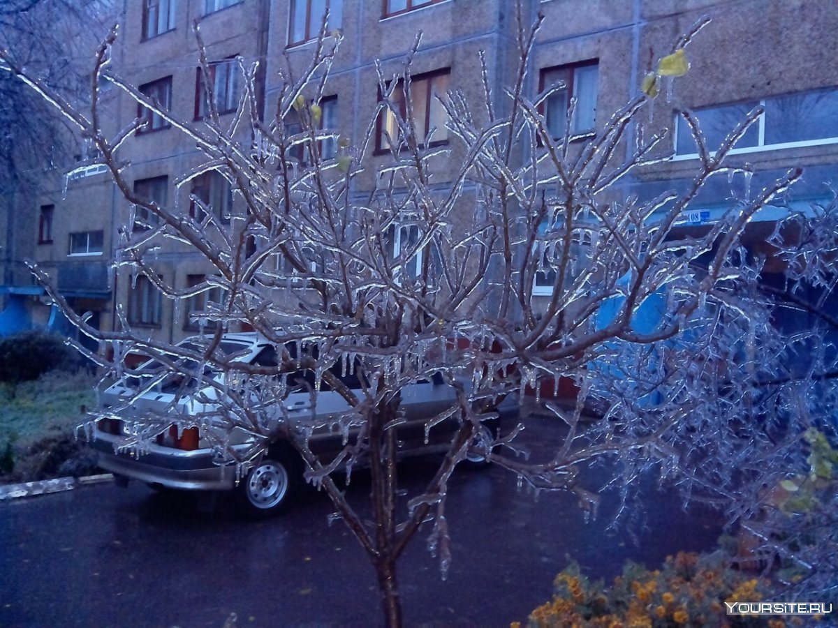 Машина после ледяного дождя