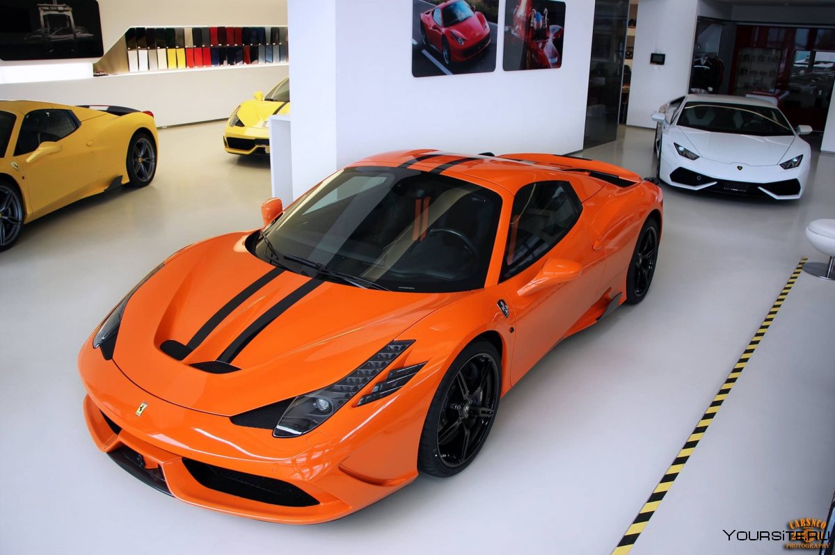 Оранжевая Ferrari LAFERRARI