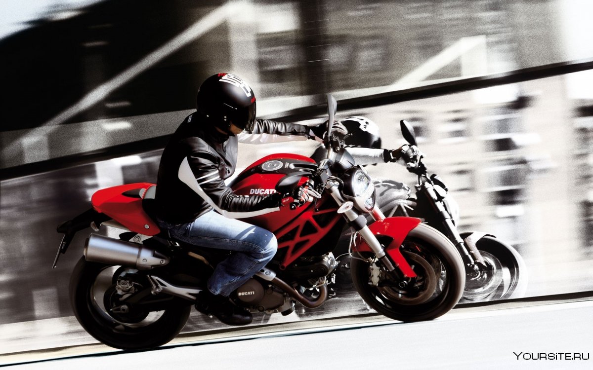 Ducati Monster 696 с байкером