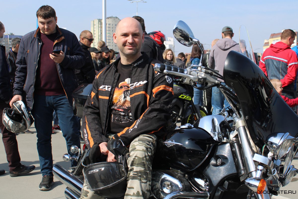 Байкер на зрителя