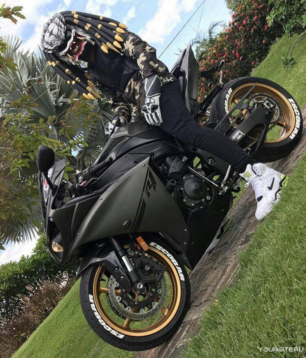 Мотошлем хищник Yamaha r1