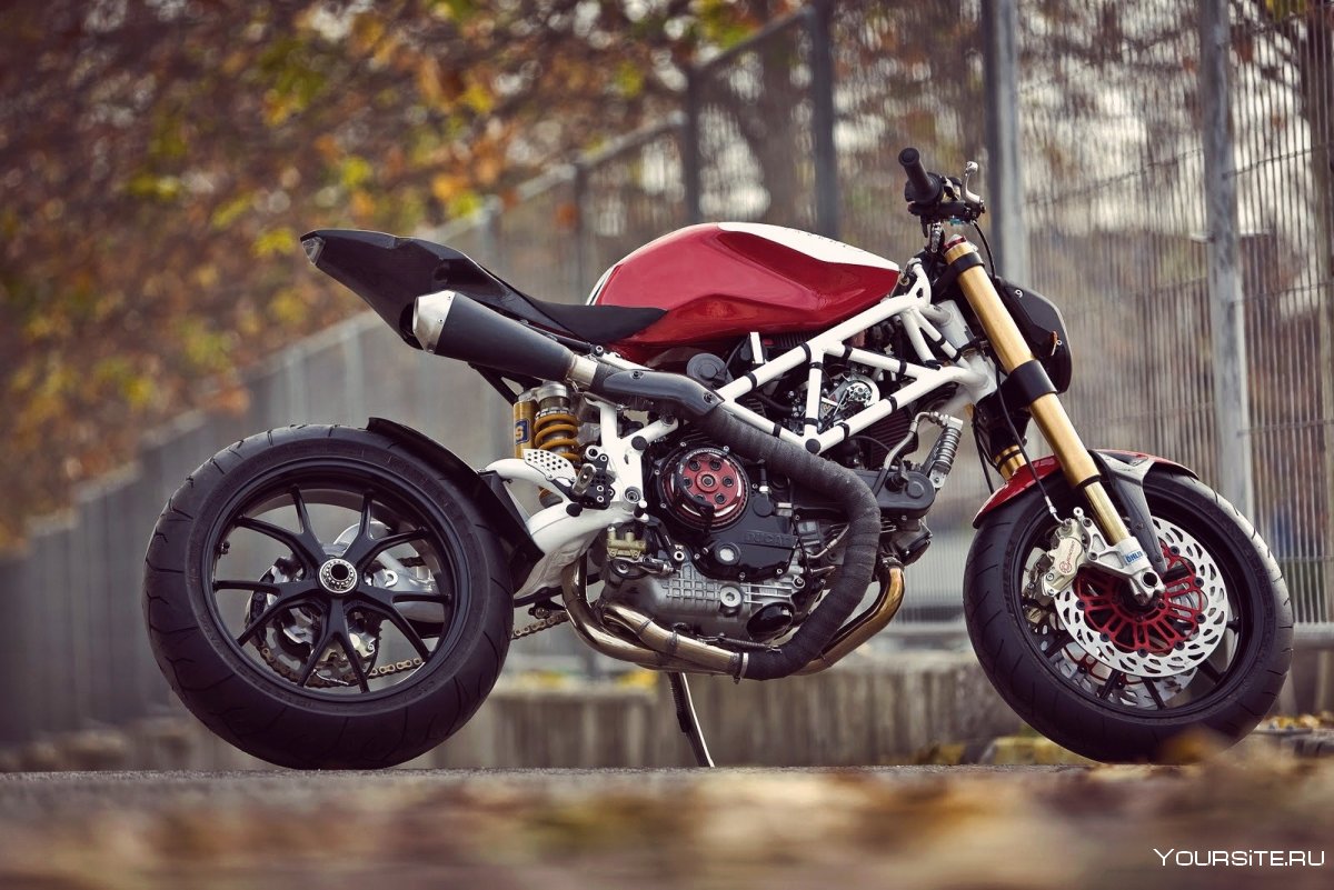Мотоцикл Ducati Monster 2020