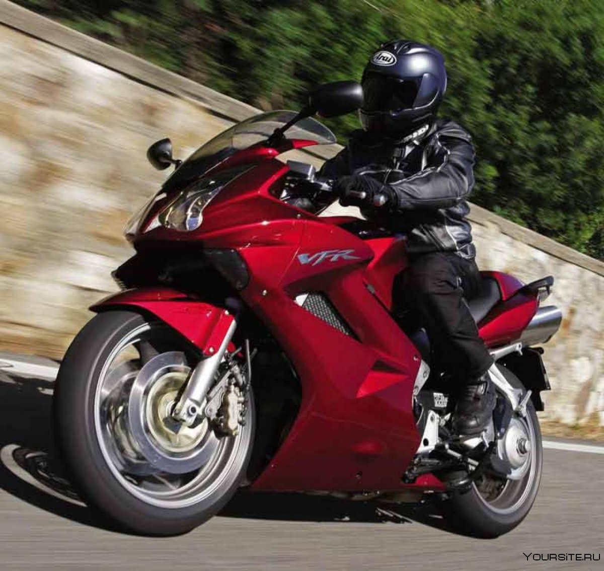 Спортбайк Honda VFR 800