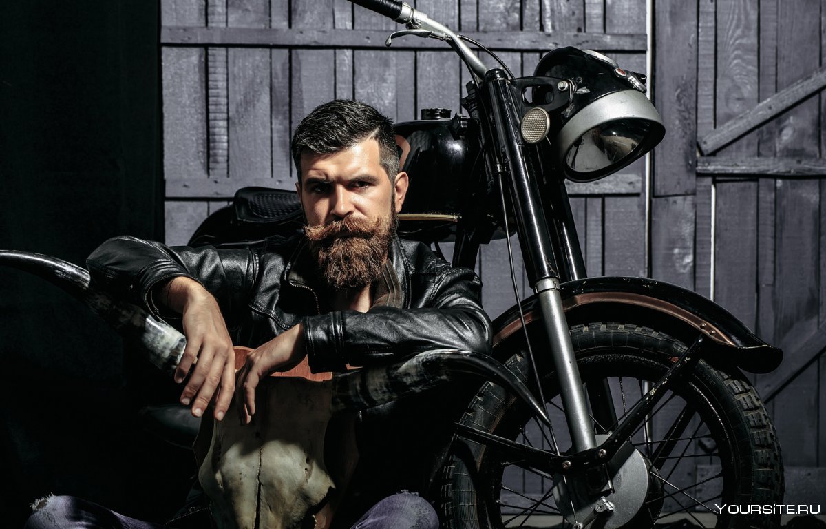 Бородатый мотоциклист
