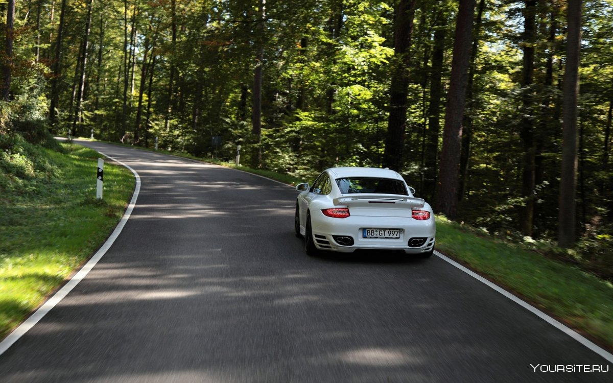 Porsche 911 на дороге