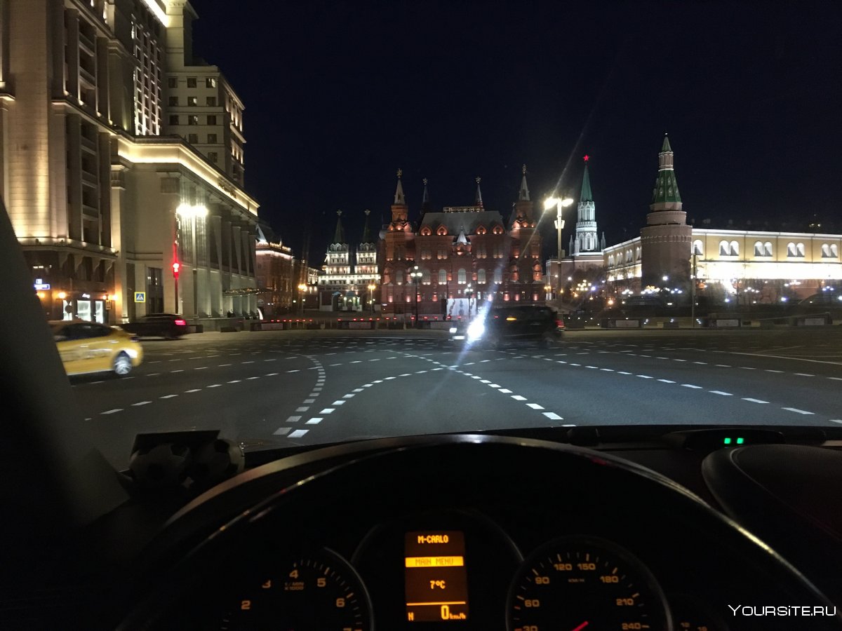 Порше Кайен ночью Москва