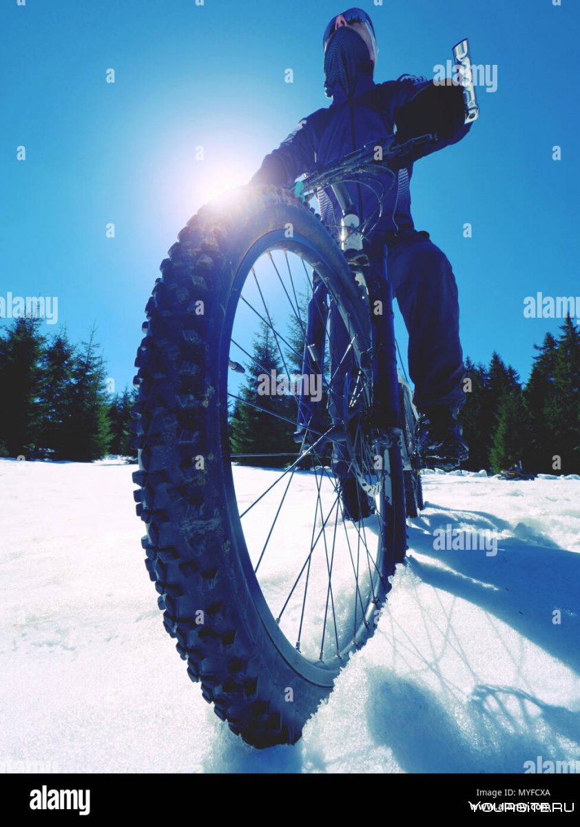 Велосипед в Глубоком снегу