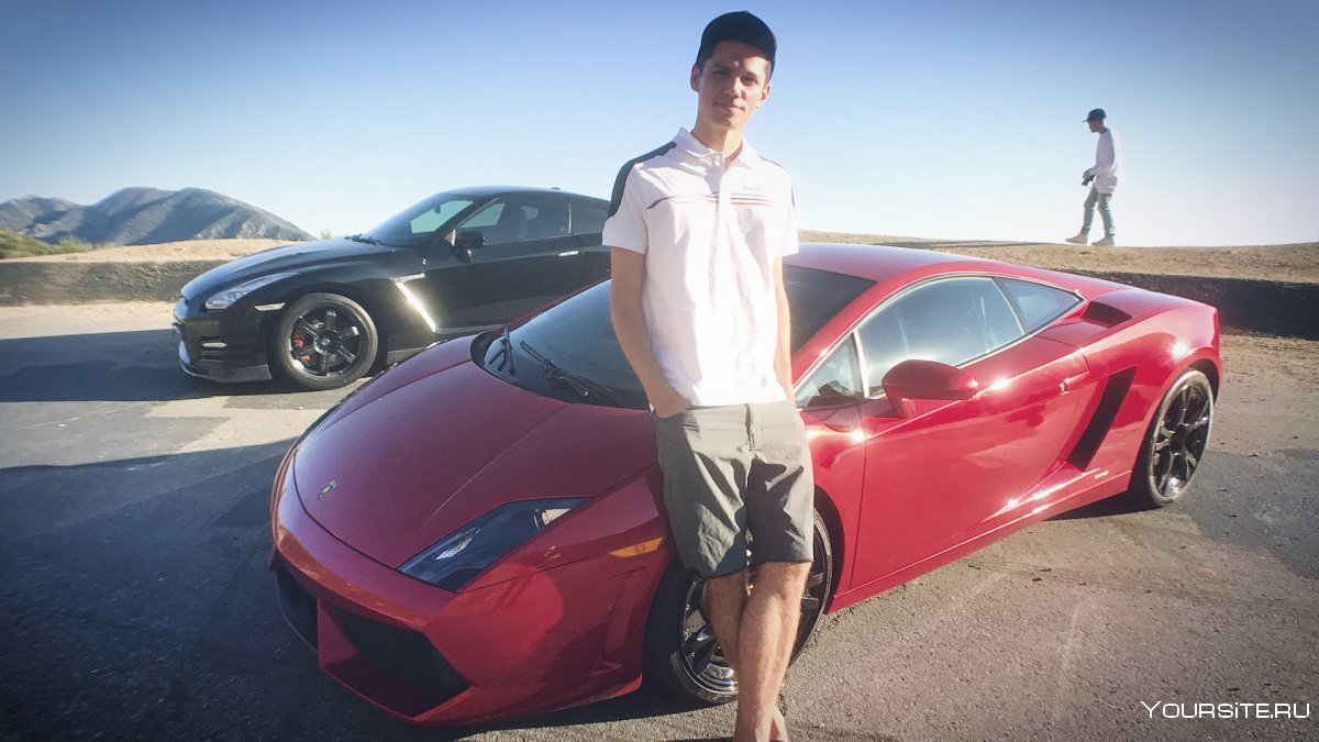 Парень на Феррари