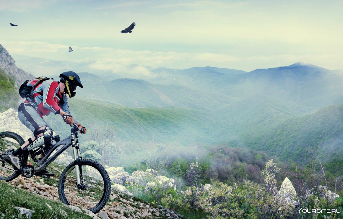 Панорама горы и велосипед
