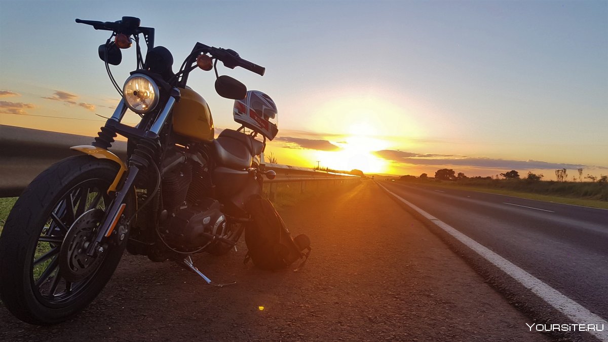Харлей Дэвидсон мотоцикл на закате