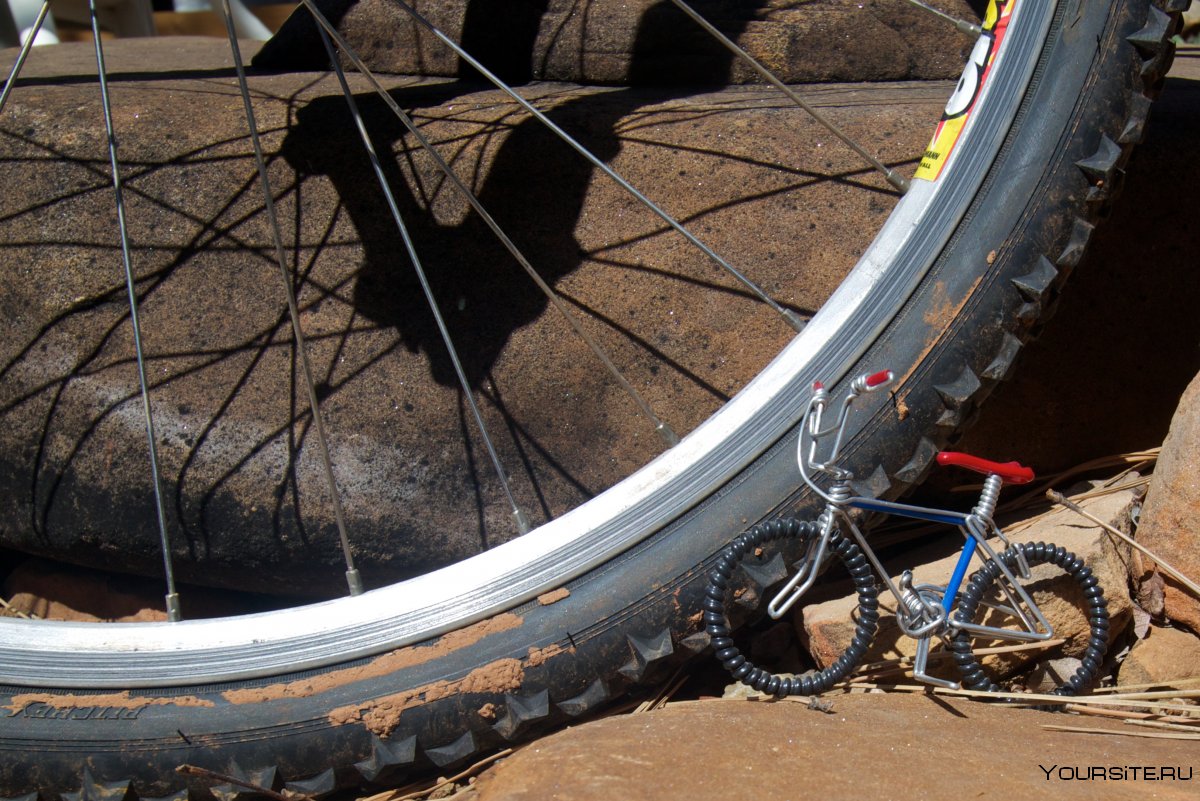 Спущенное колесо велосипеда