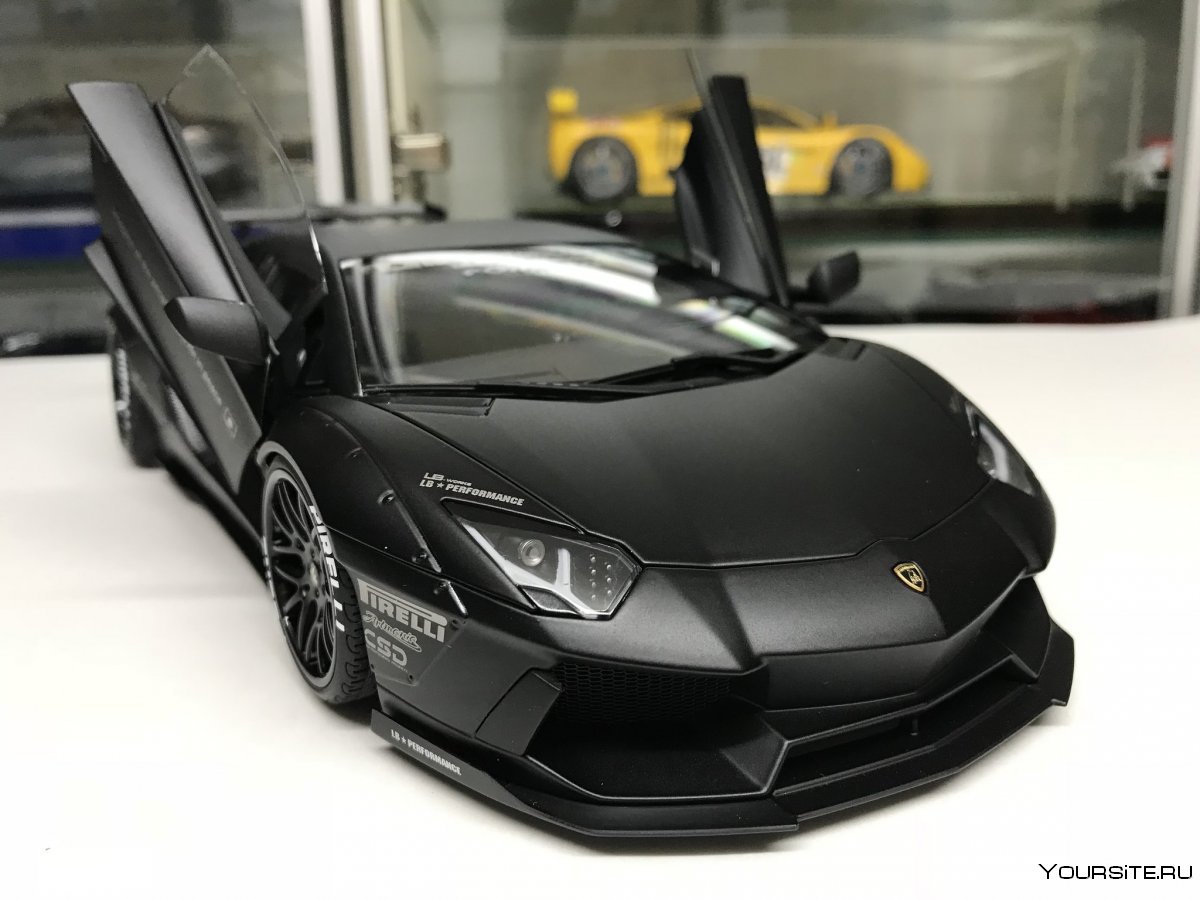 Lamborghini Aventador черный матовый