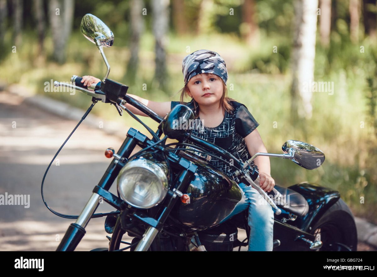 Дочка на мотоцикле