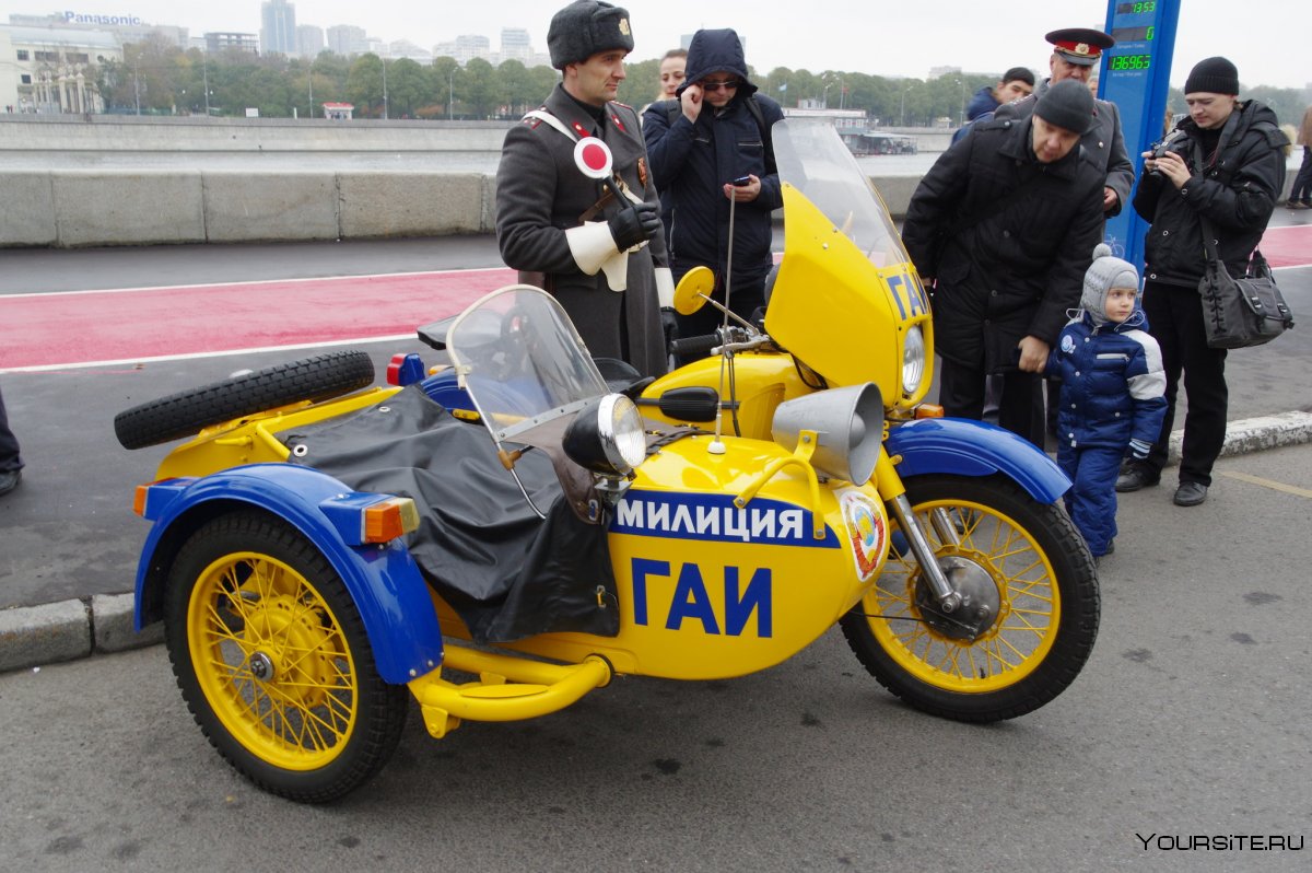 Полицейский Урал мотоцикл