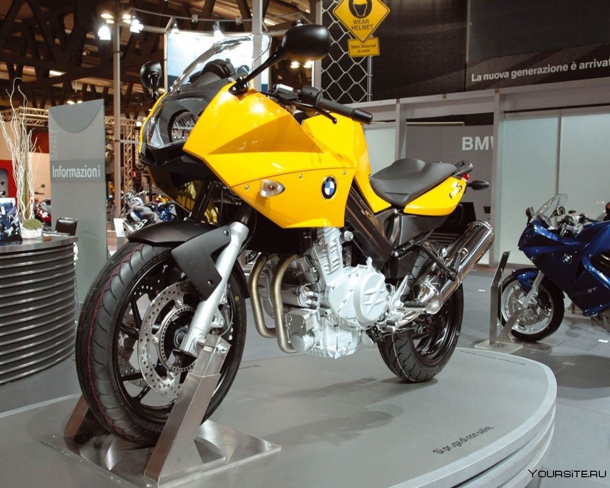 Черно-желтый мотоцикл БМВ