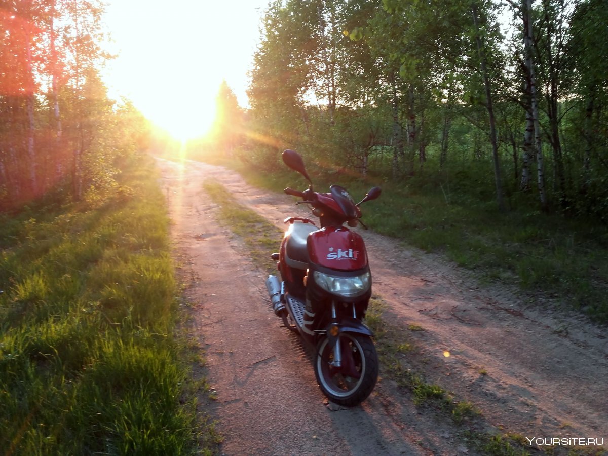 Мотоцикл Минск ночью